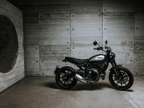 Ducati Scrambler Icon 800 Dark.