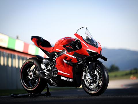 Ducati Superleggera V4. Super sanan monella tasolla.