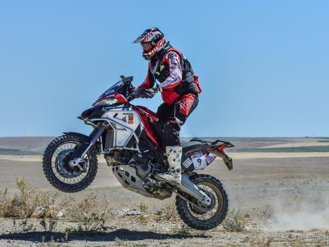 Andrea Rossi ja Ducati Multistrada 1260 Enduro Transanatolian Rallyssa.