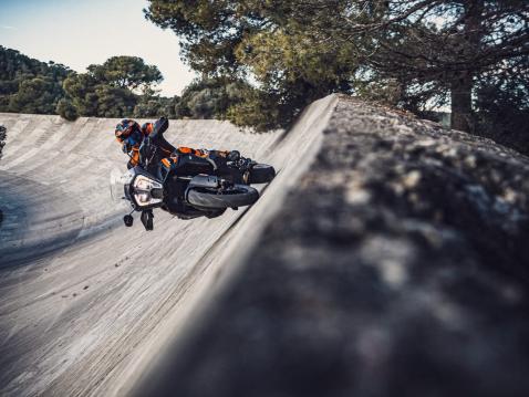 KTM 1290 Super Adventure S vuosimallia 2021.