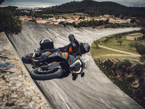 KTM 1290 Super Adventure S vuosimallia 2021.