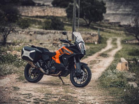 KTM 1290 Super Adventure S vuosimallia 2021.