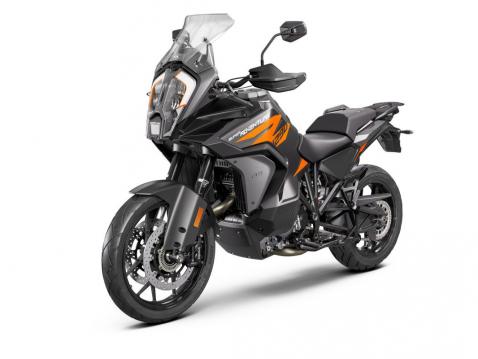 KTM 1290 Super Adventure S vuosimallia 2021.