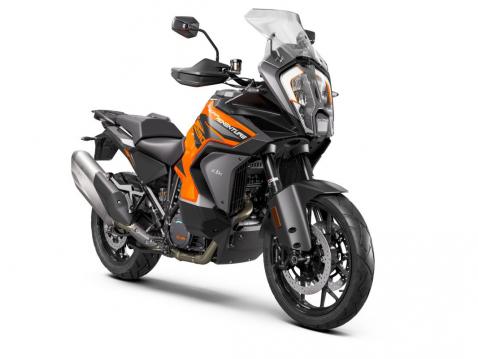 KTM 1290 Super Adventure S vuosimallia 2021.