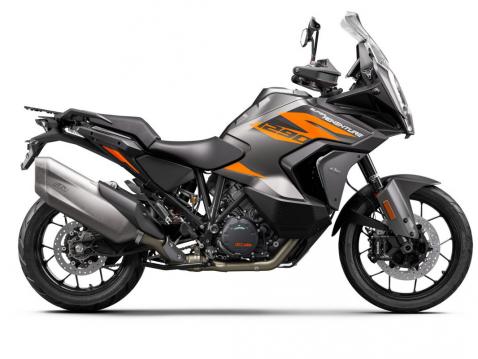 KTM 1290 Super Adventure S vuosimallia 2021.