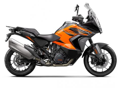 KTM 1290 Super Adventure S vuosimallia 2021.