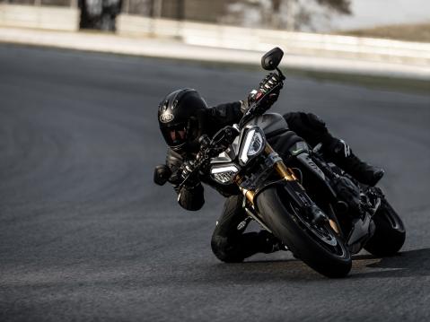 Triumph Speed Triple 1200 RS vuosimallia 2021.