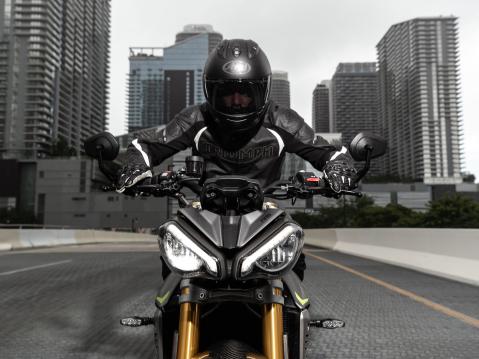 Triumph Speed Triple 1200 RS vuosimallia 2021.