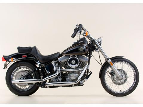 Harley-Davidson. Se ensimmäinen 1984 FXST Softail.