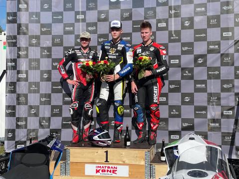 IRRC Supersport-luokan podium: Adam McLean (vas.), Niko Lehtiranta ja Niko Tanskanen.