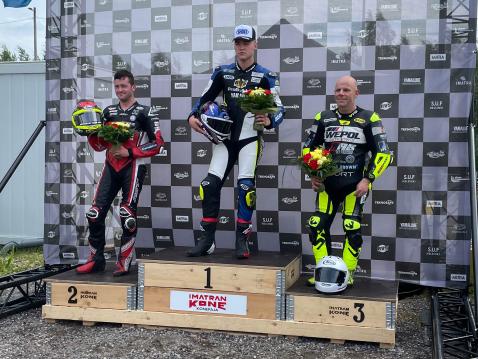 IRRC Supersport -luokan toisen kilpailun podium Adam McLean, Niko Lehtiranta ja Marek Cerveny.