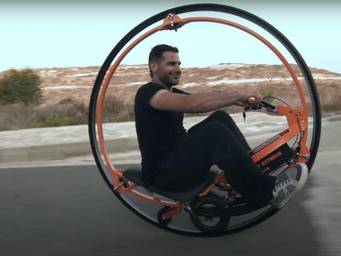 Monowheel leppoisassa 'matka-ajossa'.