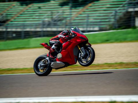 Mallivuoden 2025 Ducati Panigale V4 S.