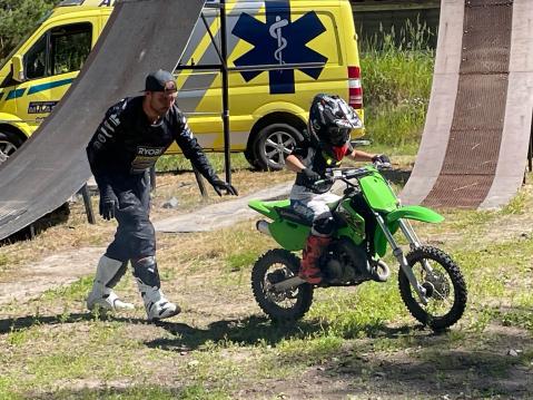 Sebastian Westberg ja Niko Säkkinen järjestävät vuosittain MX- ja Stunt -leirejä, jonne Juusokin toivoo pääsevänsä ensi kesänä.