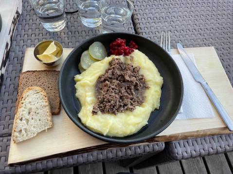 Poronkäristys Sevetin Baarin tapaan. 