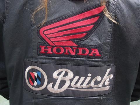 Honda ja Buick.