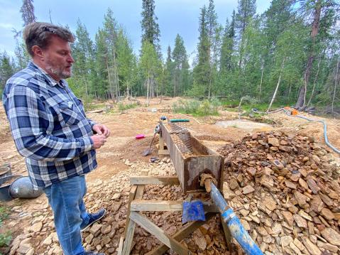 Marko Touru kertoi, että nykykullankaivajat eivät ole valmiita samanlaisiin seikkailuihin, kuin noin 150 vuotta sitten. Silloin oltiin luonnon armoilla tiettömien taipaleiden takana. 'Toki Lemmenjoen kullankaivajissa on vielä perinteistä henkeä jäljellä'.