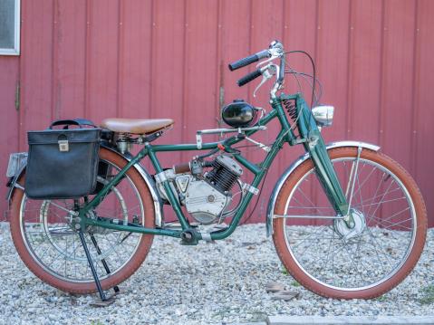 1952 saksalainen NSU-polkupyörä varustettuna H-Whizzer-rakennussarjalla.