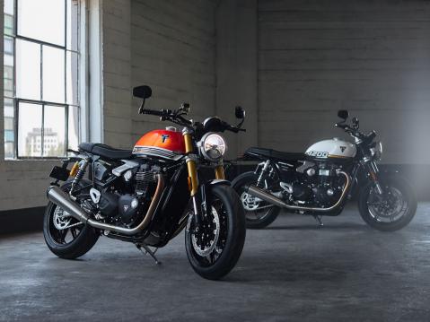 Triumph Speed Twin 1200 RS ja Speed Twin 1200 vuosimallia 2025.