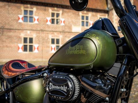 Harley-Davidson Softail Heritage Classic saksalaisen Thunderbiken customoimana: 'Hunter's Ride'.