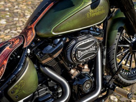 Harley-Davidson Softail Heritage Classic saksalaisen Thunderbiken customoimana: 'Hunter's Ride'.