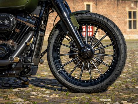 Harley-Davidson Softail Heritage Classic saksalaisen Thunderbiken customoimana: 'Hunter's Ride'.