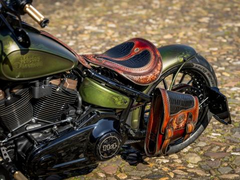 Harley-Davidson Softail Heritage Classic saksalaisen Thunderbiken customoimana: 'Hunter's Ride'.