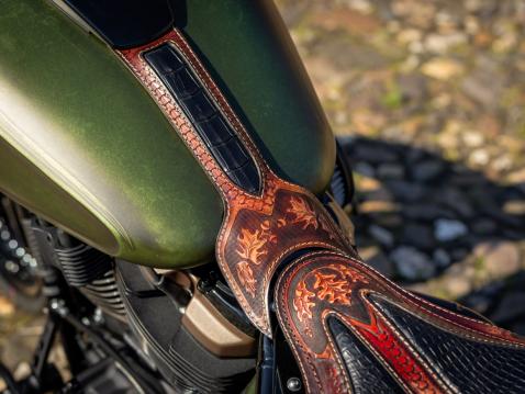 Harley-Davidson Softail Heritage Classic saksalaisen Thunderbiken customoimana: 'Hunter's Ride'.