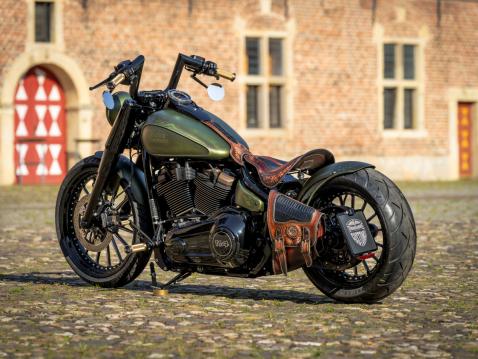 Harley-Davidson Softail Heritage Classic saksalaisen Thunderbiken customoimana: 'Hunter's Ride'.