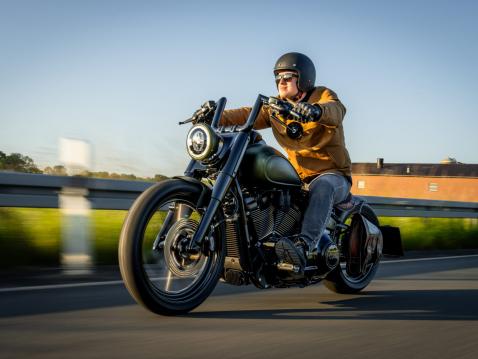 Harley-Davidson Softail Heritage Classic saksalaisen Thunderbiken customoimana: 'Hunter's Ride'.