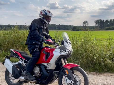 MV Agusta Enduro Veloce 2025.