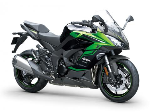 Kawasaki Ninja 1000 vuosimallia 2024 saa saman moottorin kuin isompi Versys.