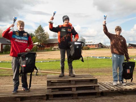 Junior-luokan podium: Matias Puskala (vas.), Aatos Pirttinen ja Robin Ström.