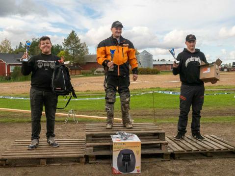 B-luokan podium: Onni Huhtamäki (vas.), Tero Suokko ja Kalle Kangas