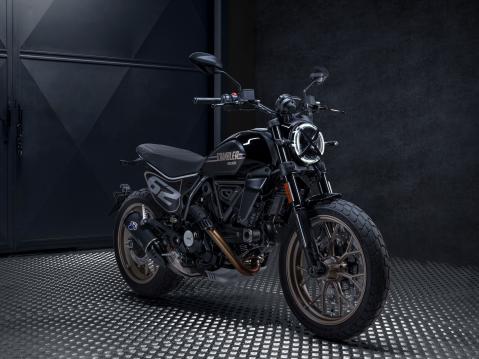 Ducati Scrambler Full Throttle 2025.