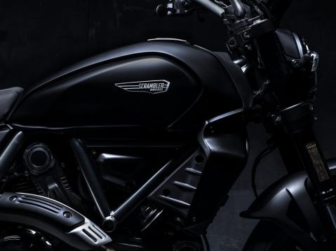 Ducati Scrambler Icon Dark 2025.