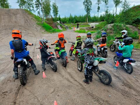 Westberg kouluttaa tulevia FMX-kuskeja.