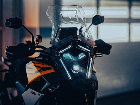 Vuosimallin 2025 KTM 1390 Super Adventure S Evo.