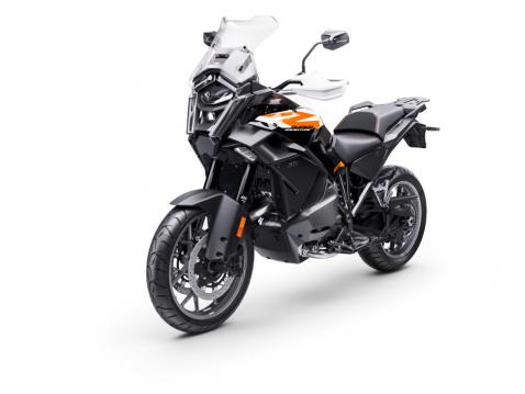 Vuosimallin 2025 KTM 1390 Super Adventure S Evo.