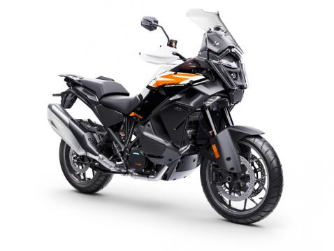 Vuosimallin 2025 KTM 1390 Super Adventure S Evo.