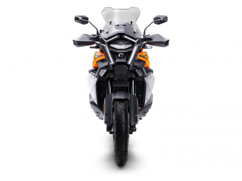 Vuosimallin 2025 KTM 1390 Super Adventure S Evo.