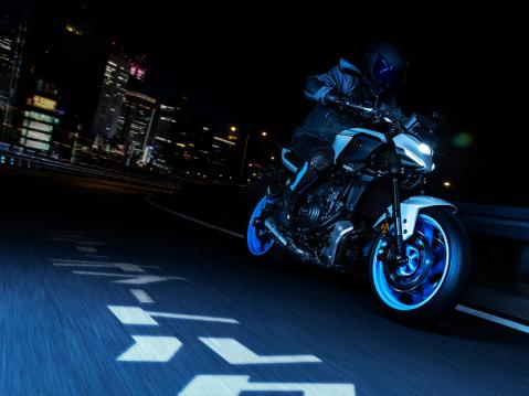 Vuosimallin 2025 Yamaha MT-07.