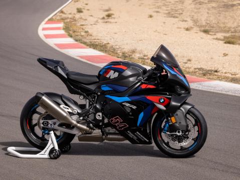 BMW M 1000 RR vuosimallia 2025.