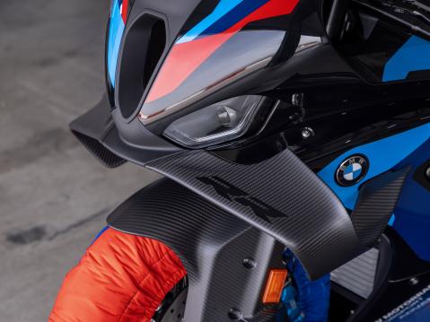 BMW M 1000 RR vuosimallia 2025.