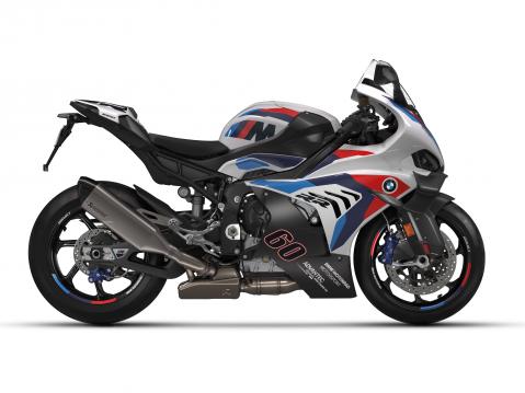 BMW M 1000 RR vuosimallia 2025.