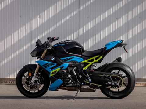 BMW S 1000 R vuosimallia 2025.