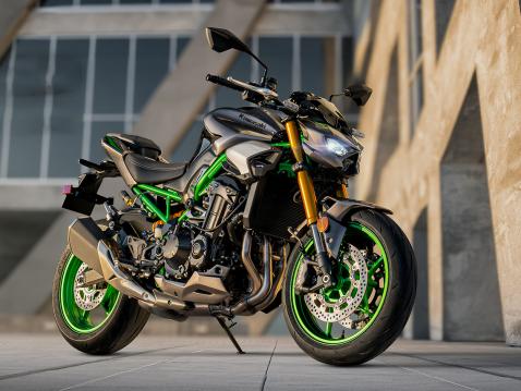 Kawasaki Z900 SE vuosimallia 2025.