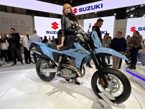 Suzukin uusi, keskikoon Supermoto-malli, DR-Z 4SM.