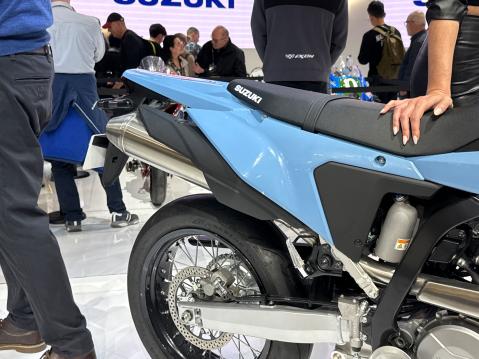 Suzukin uusi, keskikoon Supermoto-malli, DR-Z 4SM.