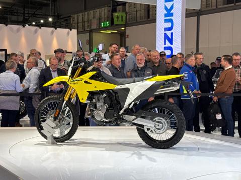 Suzukin uusi 2025 DR-Z 4S dualsport-malli.